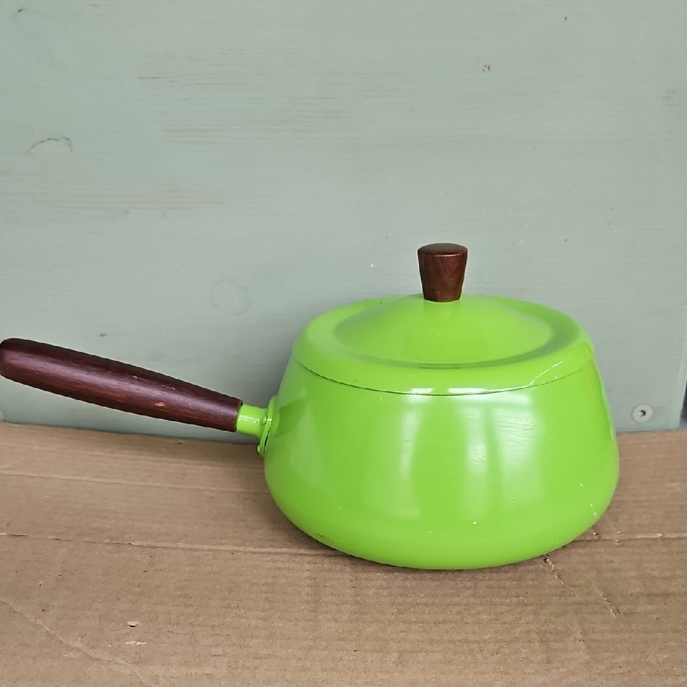 Gourmet International MCM Green Enamel Fondue Pot with Wooden Handle